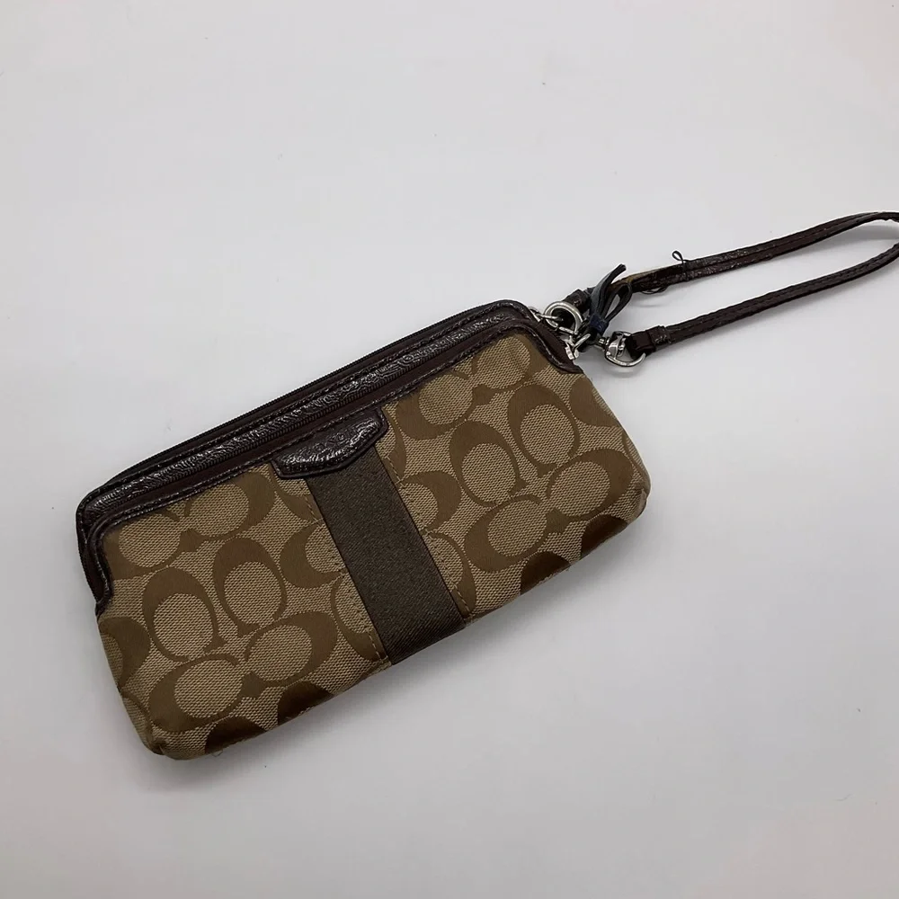 COACH WRISTLET WALLET - Picture 12 of 12